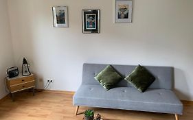 Suiteable Living- Balkon ,sehr leise , nahe dem RB-Stadion, direkte S-Bahn Anbindung , NintendoWii mit Bidschirm , Café Espressokocher inklusive